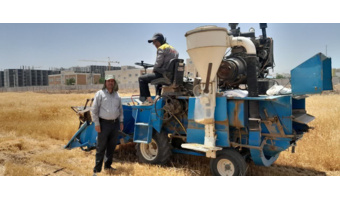برداشت طرح های ارزیابی عملکرد ژنوتیپ های امیدبخش گندم دیم در ایستگاه تحقیقات کشاورزی اراک