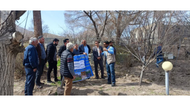 دوره آموزشی هرس باغات میوه در روستای هستیجان شهرستان دلیجان