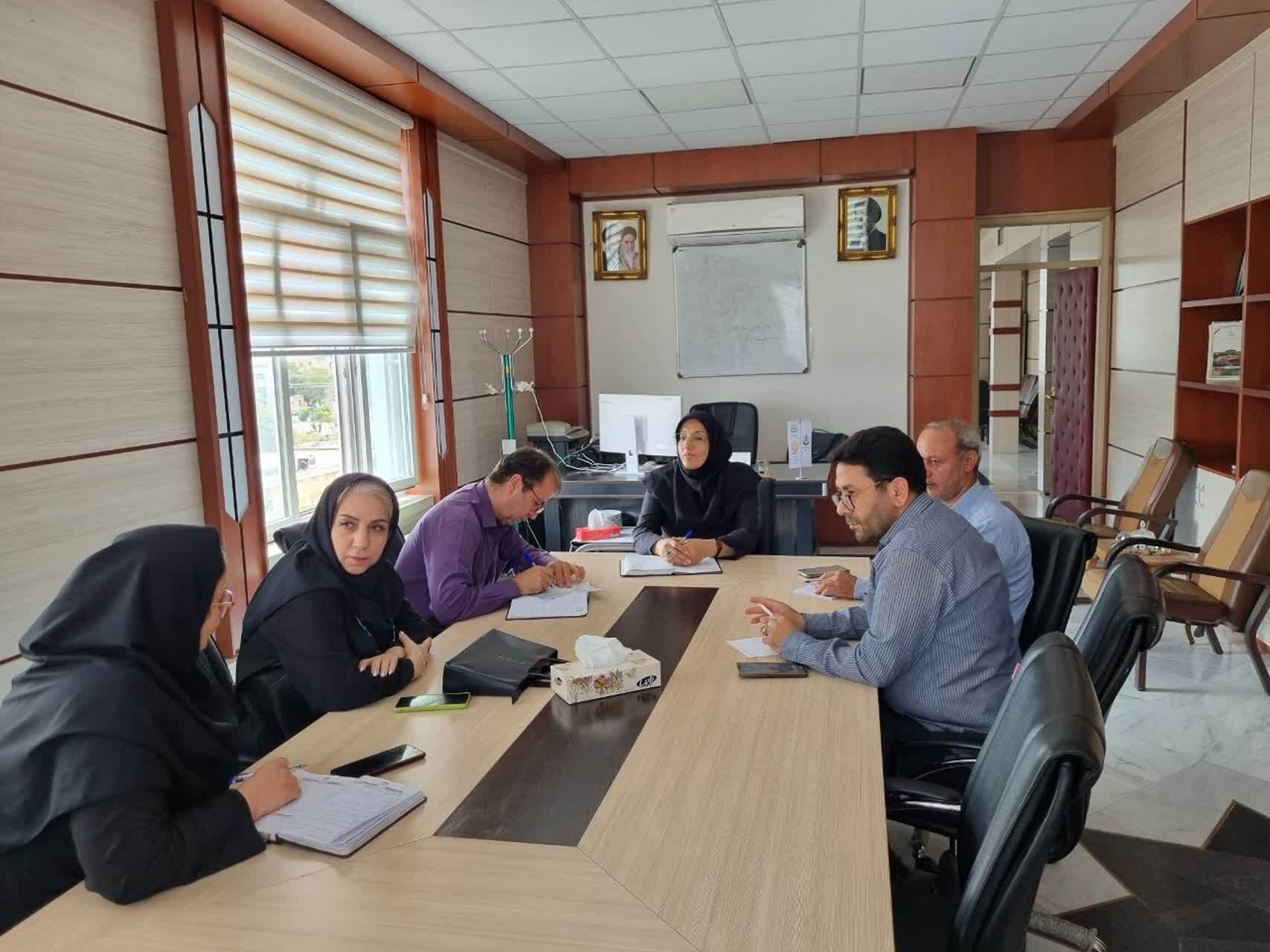 جلسه هماهنگی برگزاری دوره های آموزش مهارتی و پایدارسازی برای مددجویان کمیته امداد امام خمینی (ره) استان مرکزی