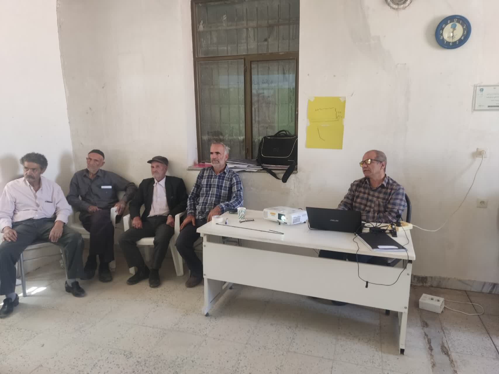 برگزاری دوره آموزشی خاک ورزی حفاظتی در روستای شهراب شهرستان تفرش
